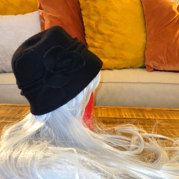 💵3/$20 Black Wool Hat with Flower Accent One Size - Picture 2 of 12